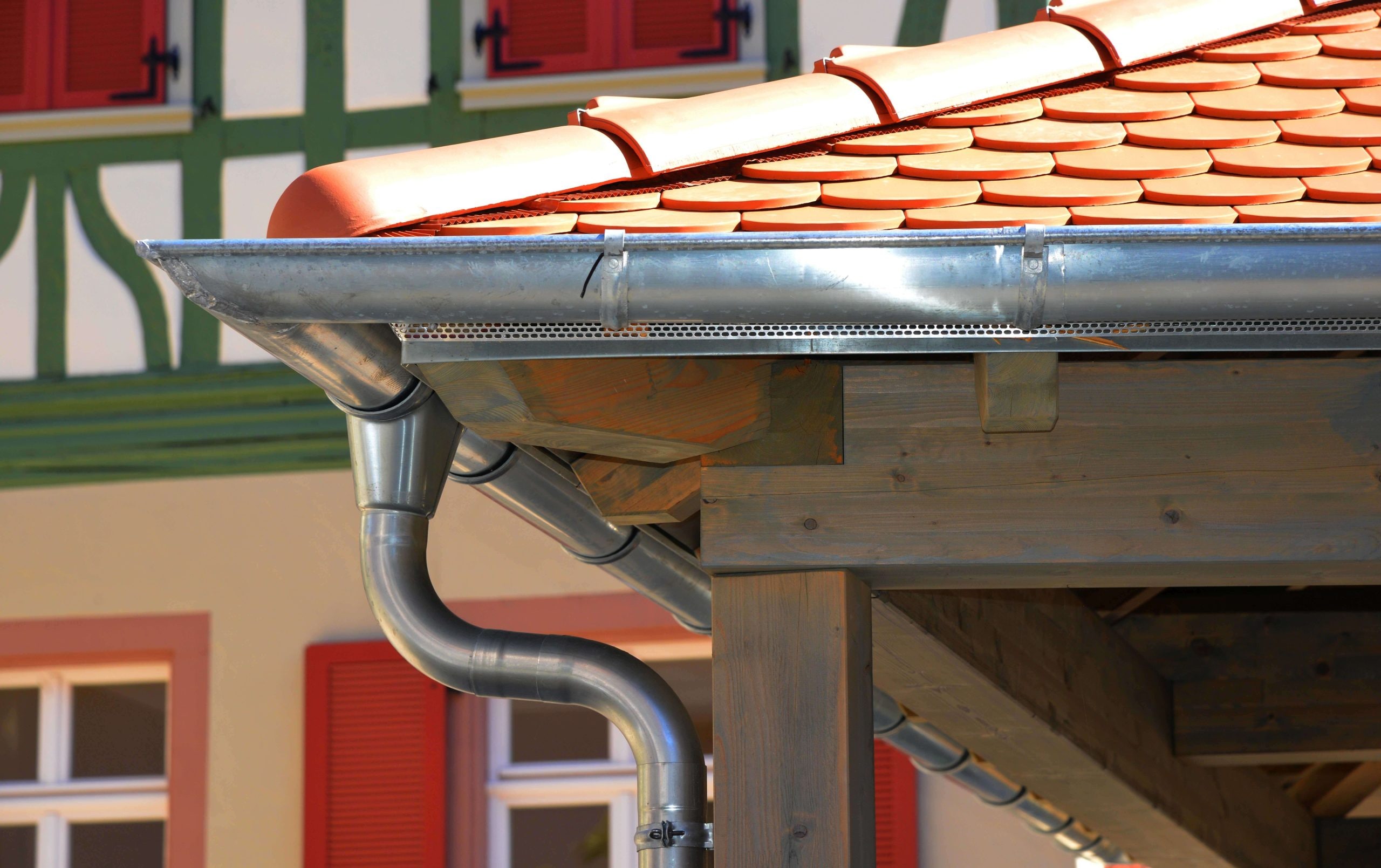 Corrosion-resistant steel gutters for effective rainwater drainage in Venice